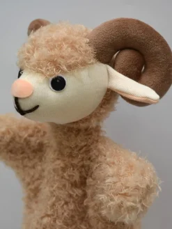 Käsinukke pörröinen Pässi 30cm