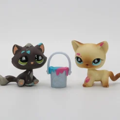 Littlest Petshop seisova Kissa #816 ja Kissan pentu #815