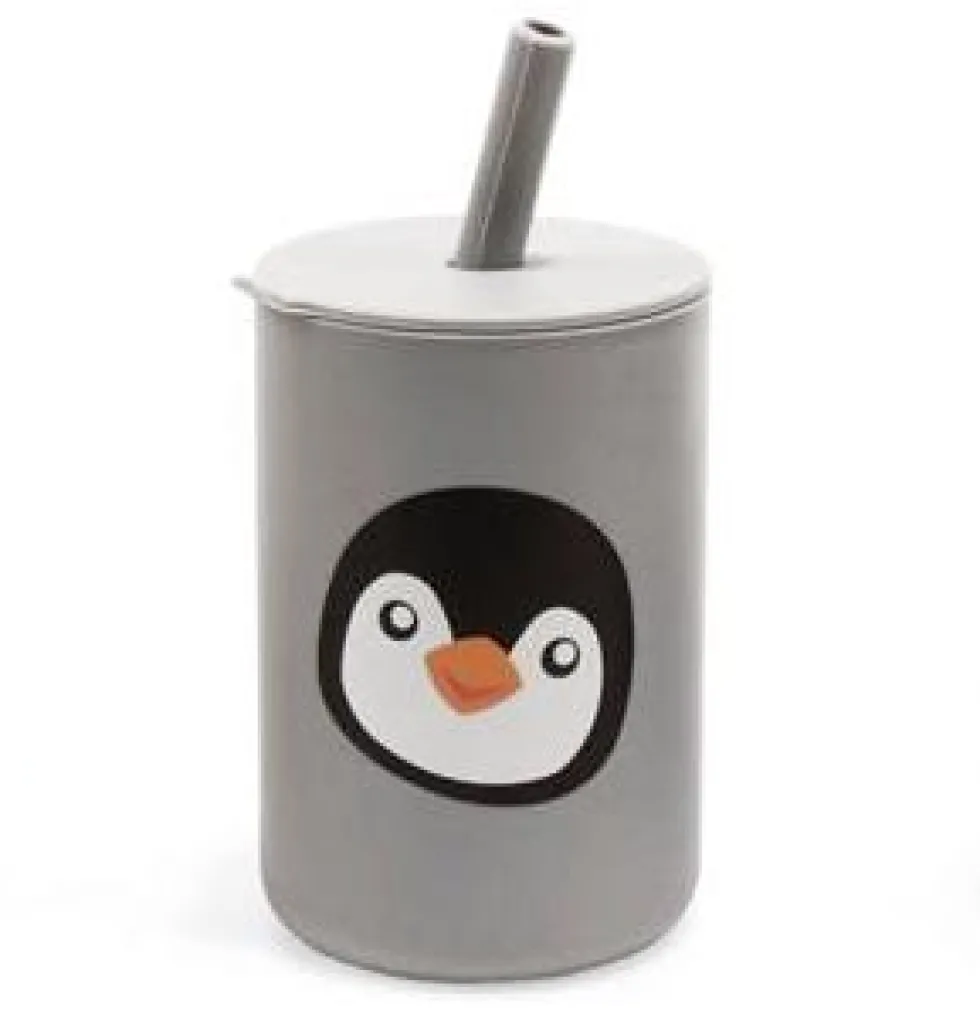 Magni pingviini muki pillillä