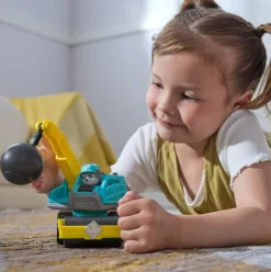 Ryhmä Hau Rollen Remmi Tako ja tiejyrä purkupallolla
