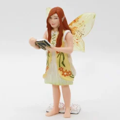 Schleich Bayala kirjaa lukeva Keiju