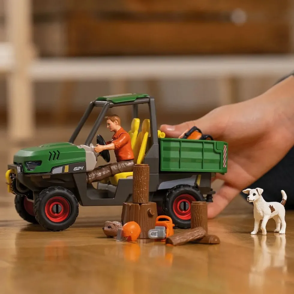 Schleich 42659 Metsänhoitaja työssään